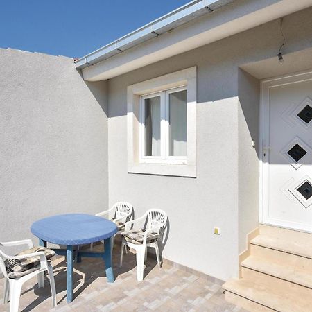 2 Bedroom Gorgeous Apartment In Stomorska Bagian luar foto